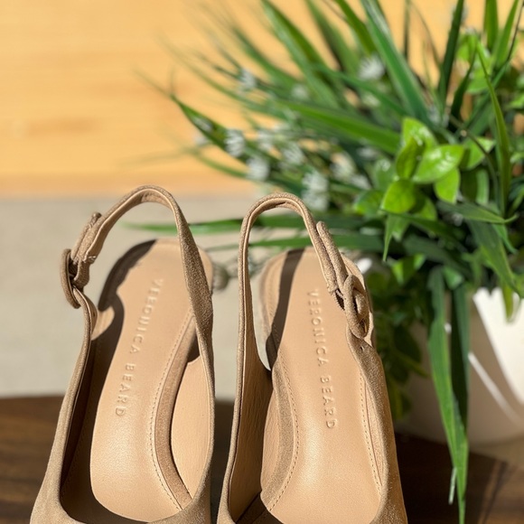 Veronica Beard
Dali Sand Suede Peep-Toe Wedge Platform Sandals size 8 women - Picture 9 of 15
